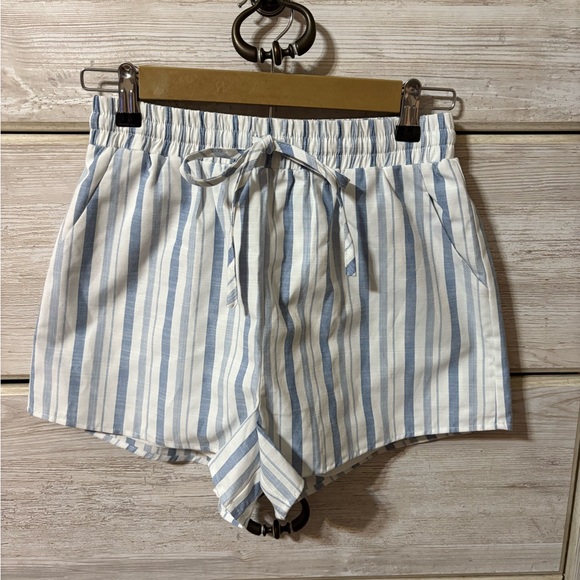 Shorts - Picture 4 of 8